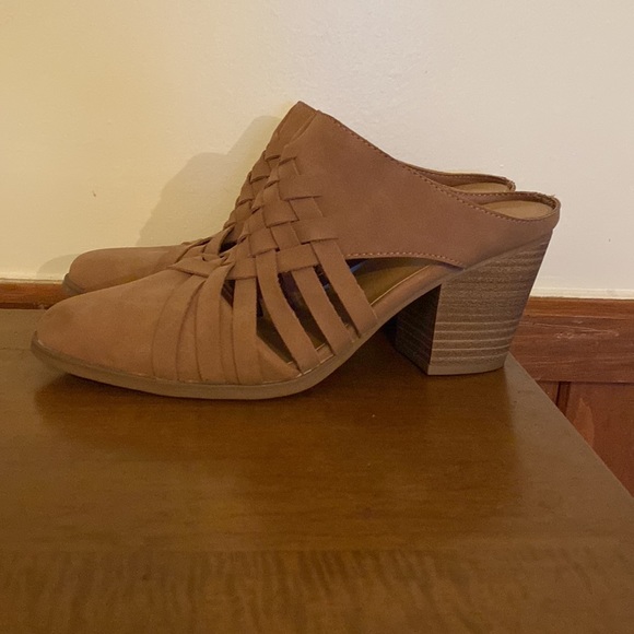 Universal Thread “Aiden Huarache" Brown Heeled Mules - Picture 6 of 9